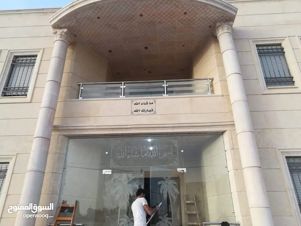 معرض رام الله للزجاج والسيكوريت و المرايا و الديكورات الداخليه  التزام جوده كفائه و اختصاص