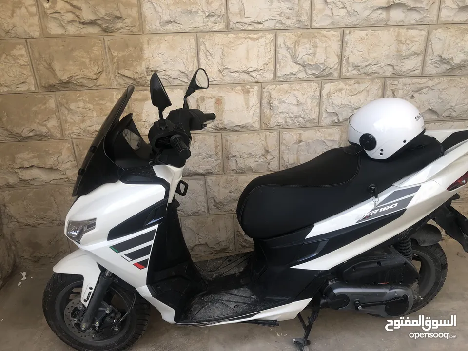 سكوتر ابريليا 160 سي سي 2023 ماشي 8000 فقط 1300 دينار كاش