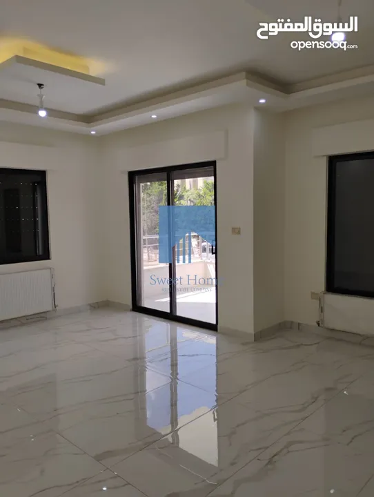شقة أرضية فاخرة للبيع في الجاردنز  - خلف الدستور 155م مع ترس 25م تشطيب سوبر ديلوكس لم تسكن