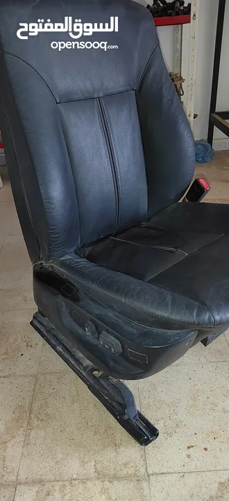 كرسي بي ام دبليو 2002 جيهة يمين جلد اسود كهربائي نظيف جدا