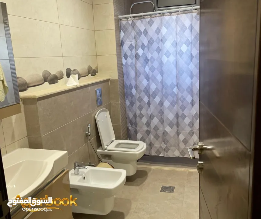 شقة مميزة مفروشة بالقرب من مسشتفى المستقبل في البيرة