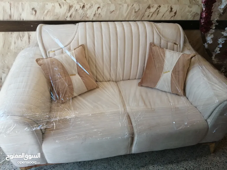 تنجيد جميع انواع الكنب والجلسات العربيه والخليجيه  وصيانه الكنب داخل المنزل