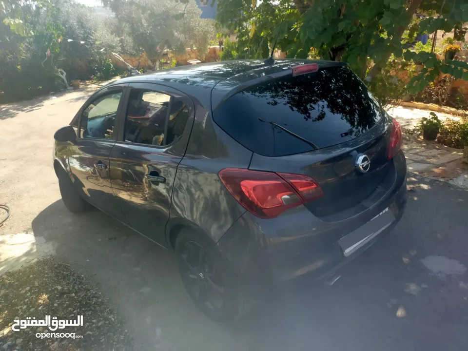 ابل كورسا مديل 2017