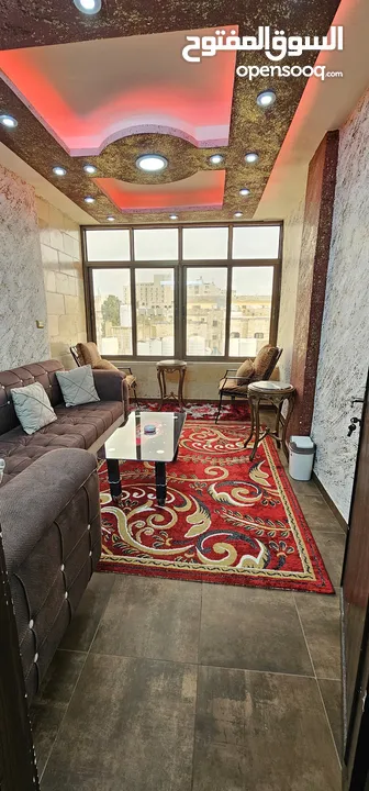 شقة مفروشة فاخرة للايجار مساحة 90 غرب شارع الجامعة ب 200م وشمال مسجد علياء التل