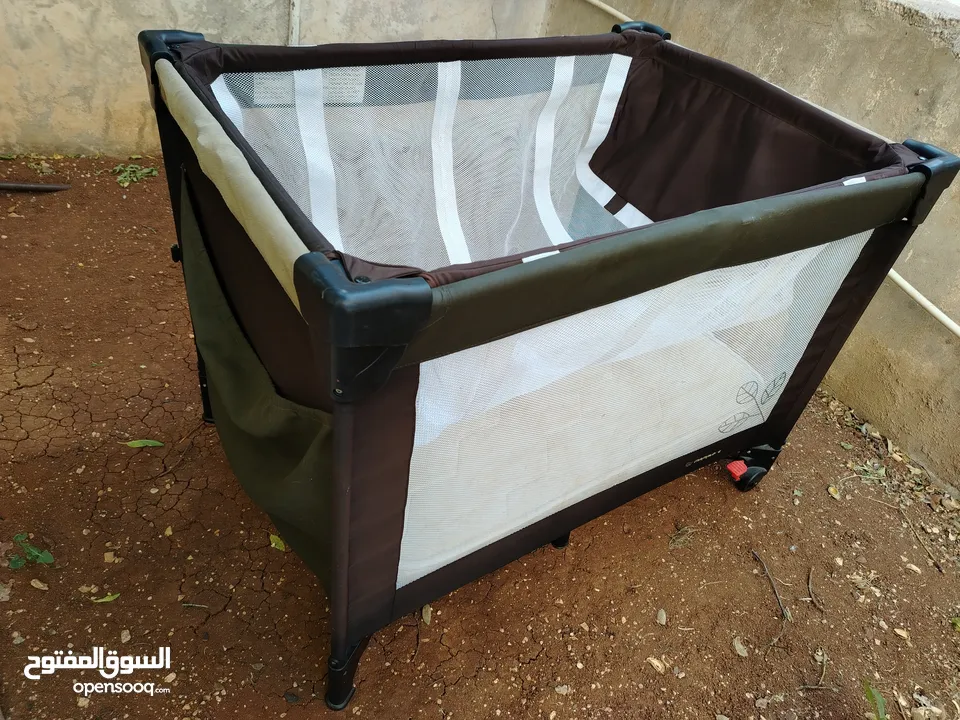 سرير اطفال ماركت MAMA LOVE بحالة جيدة