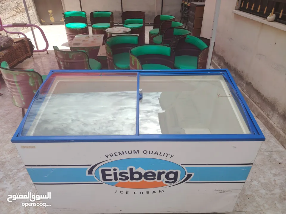 ثلاجة ببسي وثلاجة كولا و