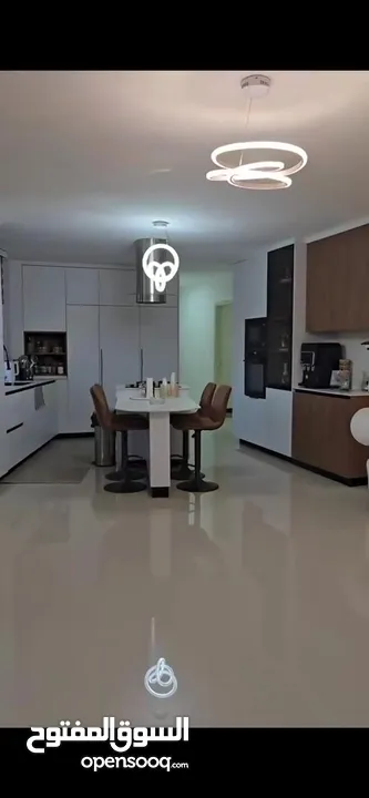 شقة فاخرة للبيع طابق ارضي 128م مع حديقة 15 م الطيرة