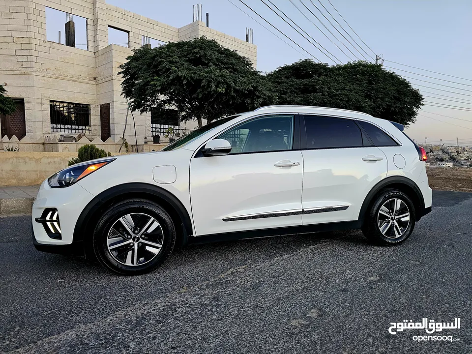 نيرو هايبرد 2022 Plug-in اعلى صنف مع فتحه فحص كامل كلين تايتل بسعر مغري جدا