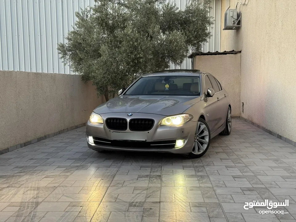 BMW 520 2013 كاملة الاضافات