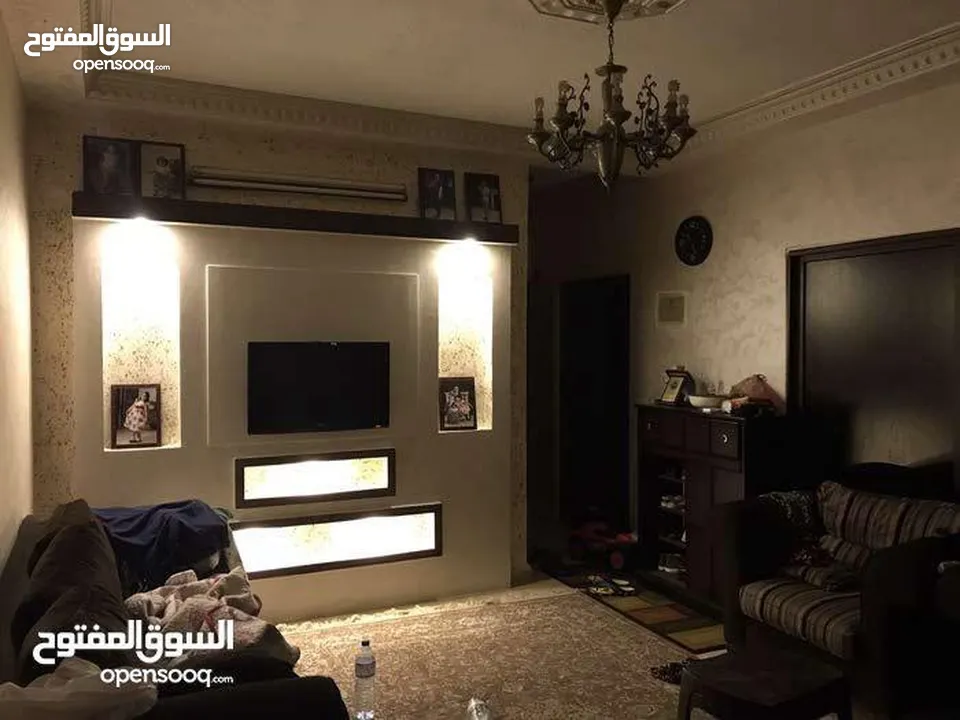 شقة للبيع في أم زويتيه