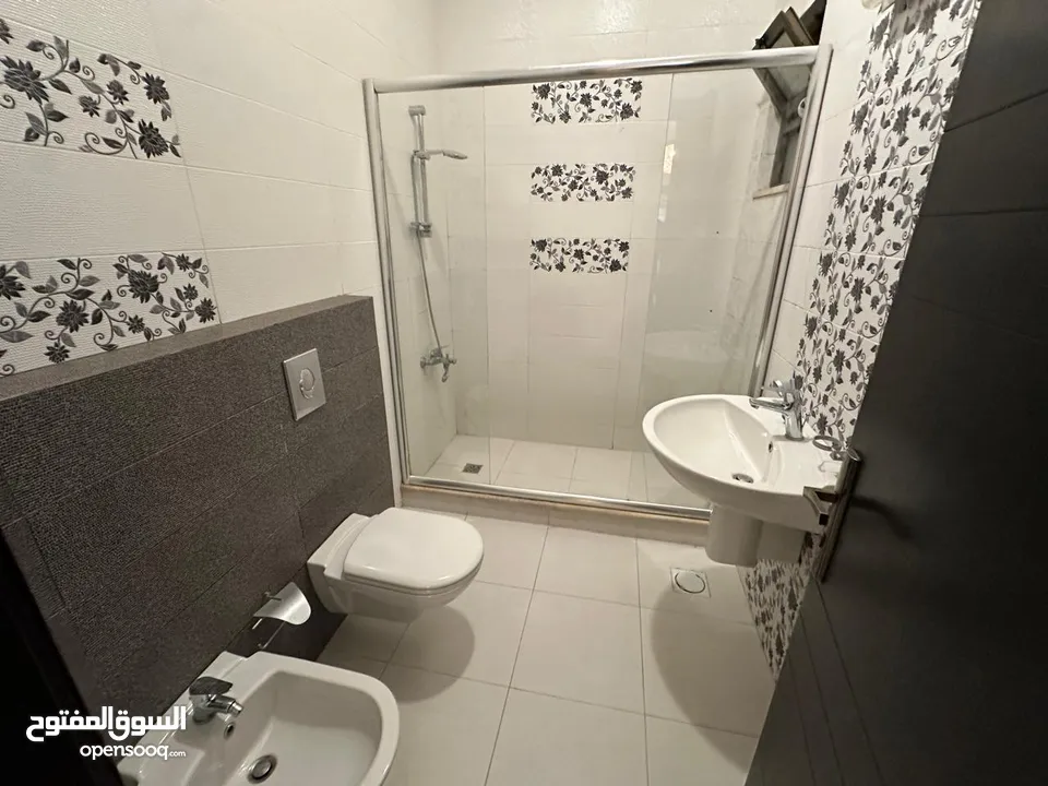 شقه غير مفروشه للأيجار في طريق المطار ( Property 40590 )-174899580
