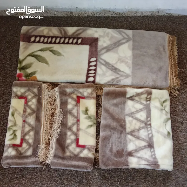 كفر تخت مجوز نضيف شبه الجديد استعمال ثلاث شهور قماشة ناعمة ومريحة للتواصل  لا يوجد توصيل##