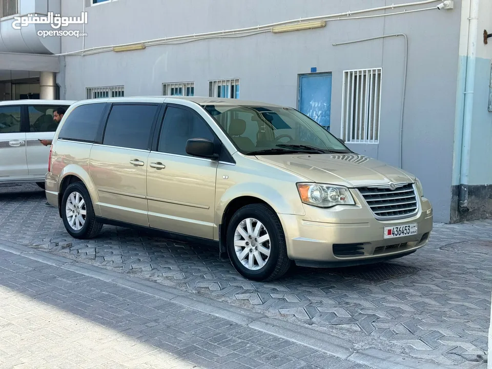 Chrysler Grand Voyager 2009 (Gold)