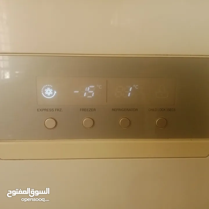 ثلاجه من شركه LG