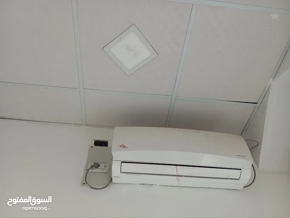 فرصة نادرة لأصحاب المكاتب والشركات الناشئة! أثاث مكتبي متكامل ومستعمل بحالة ممتازة – للبيع بسعر مميز