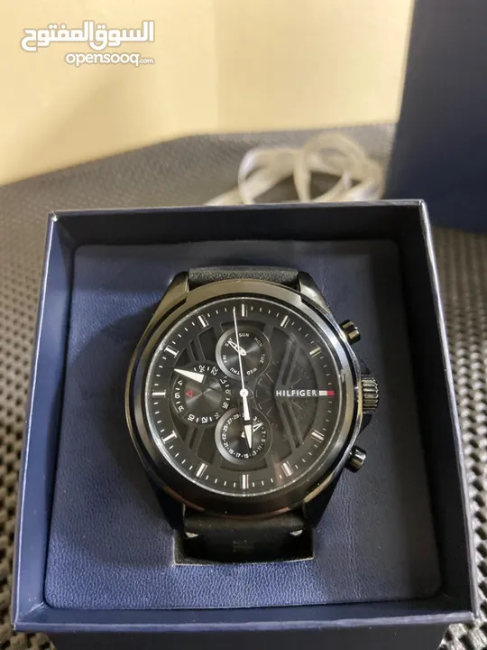 ساعة TOMMY HILFIGER WATCHES جديدة من شركة TIME CENTER للبيع بسعر مغري نظيفة جدا استعمال بسيط be