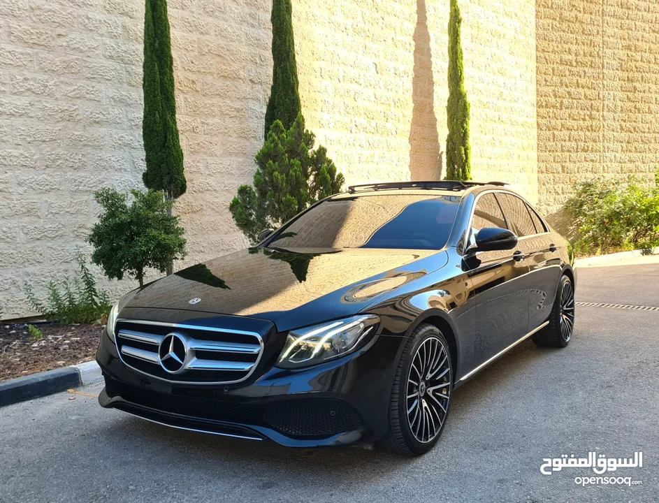 Mercedes E220 D / 2019  فل إضافات / بانوراما / ديزل / فحص نخب دهان شركة