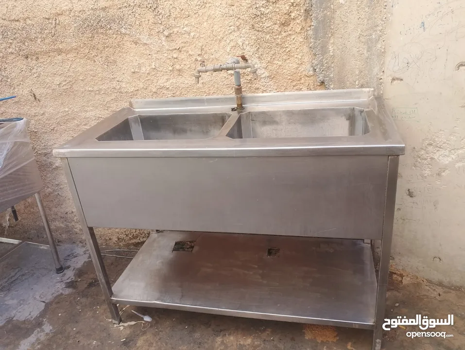 اغراض مطعم شبه مستعملة بحالة جيدة جدا
