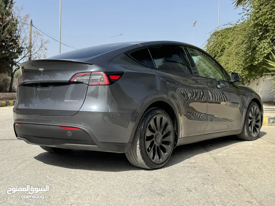 Tesla model Y 2022
