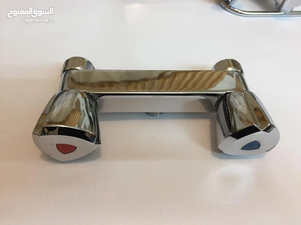 4 بطاريات دوش وحمام GROHE  و  KLUDI  المانيه  واكسوارات .