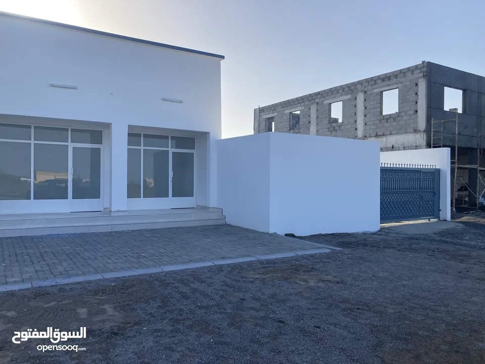 Open storage and 3 Shops Barka ثلاثة محلات و مساحة تخزين مفتوحة - بركاء حي عاصم سفاري