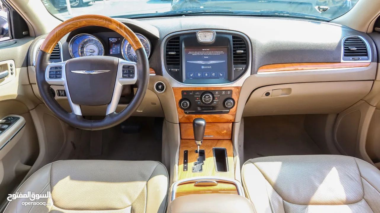 2014 Chrysler 300C full options gcc specs