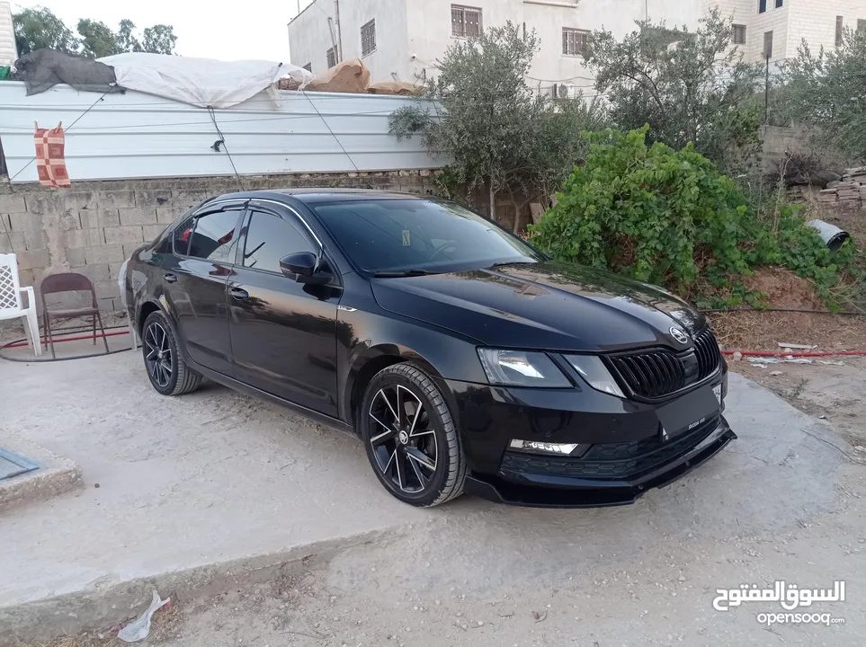 سكودا اوكتافيا. 2017 مميزة حرق