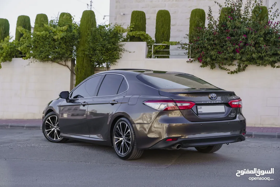 Toyota Camry GLE Hybrid 2019  تويوتا كامري GLE هايبرد  فل كامل مع فتحه