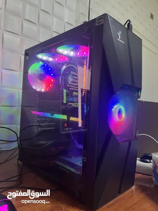 Pc case (empty)  كيس pc للبيع فقط الكيس مع المراوح بدون القطع الداخلية