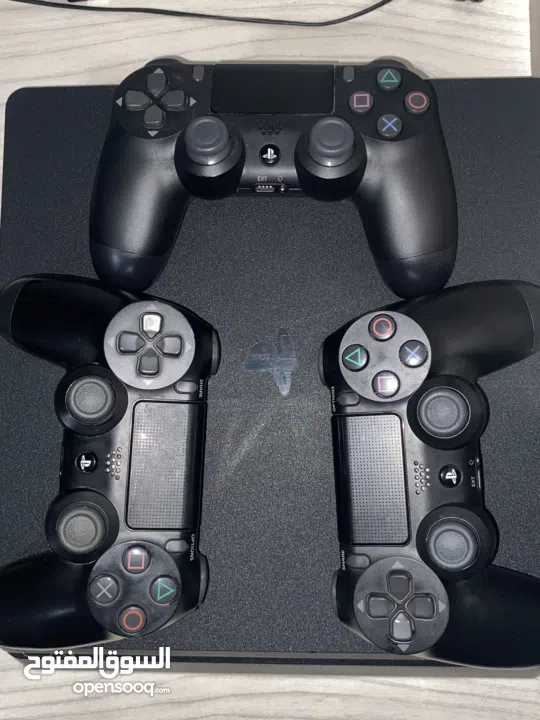 بلايستيشن 4 مستعمل شبه جديد حالة وكالة مع 3 ايادي سوني 4 اصلي حالة وكالة بلايستيشن مرتب كانه جديد