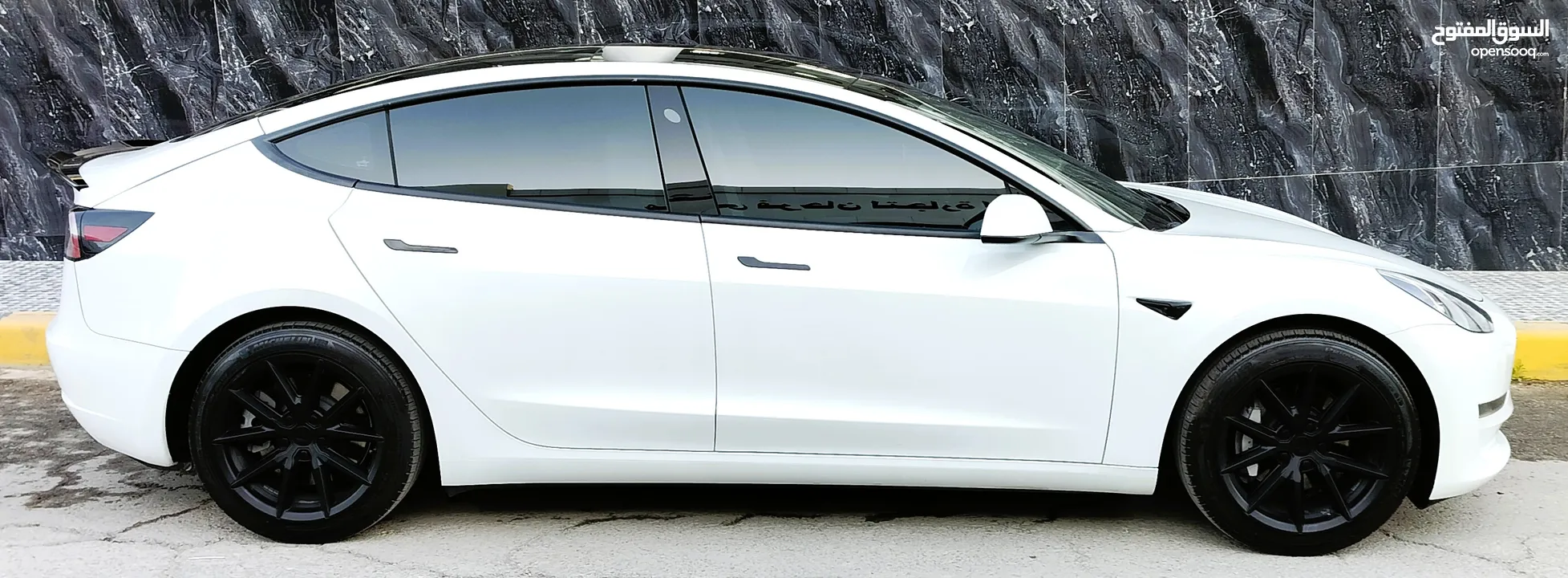 تيسلا 2022 model 3 بحالة الوكالة فحص كامل اوتوسكور +B لون مميز في الحرة للبيع بسعر لقطة ومحرووووق
