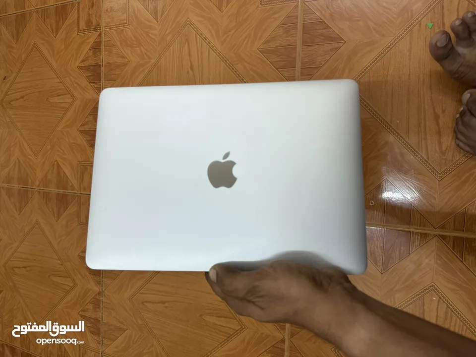 MacBook 12” core m5 - 8gb 512