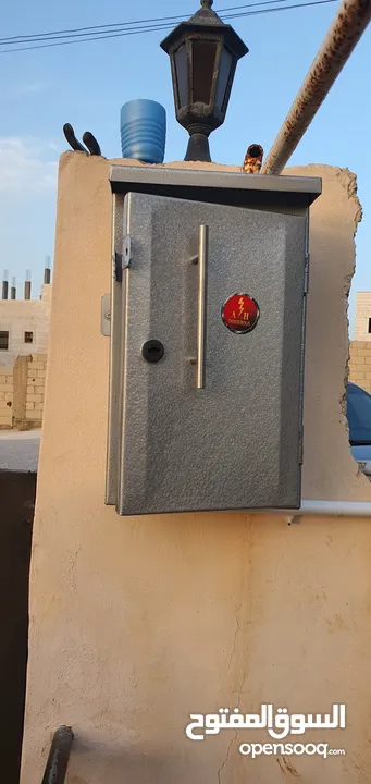 كهربائي متنقل 24 ساعة كهربجي و مواسرجي خبرة طويلة في الزرقاء و عمان