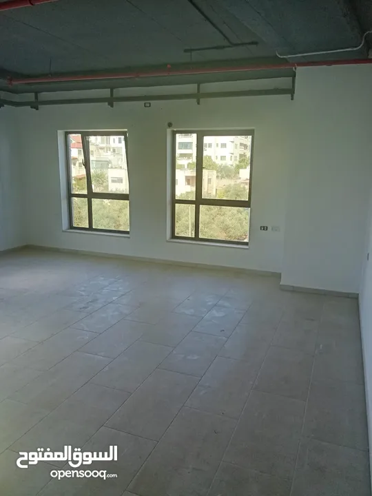 مكتب للايجار - رووف مع تراس