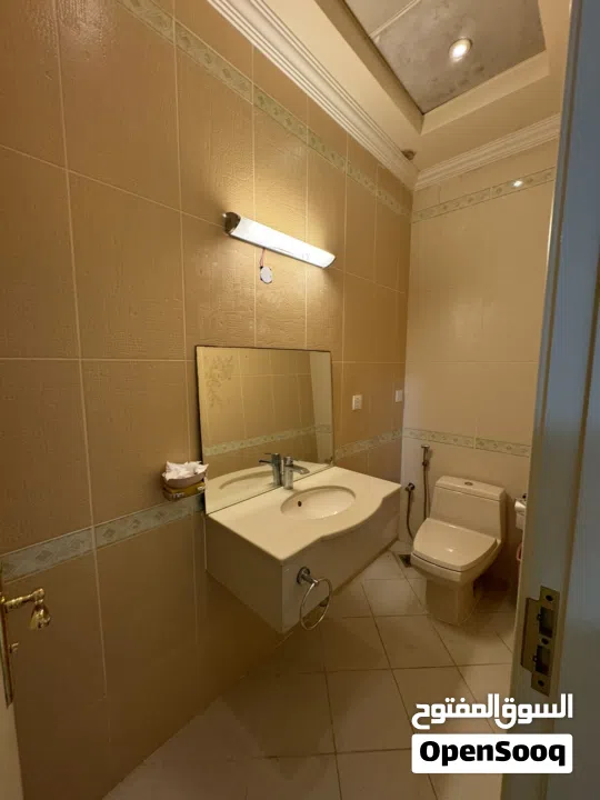 فرصة عقارية للبيع شقة مميزة في فندق 5 نجوم في الحمرا مقابل لمبنى الكازينوا الجديد