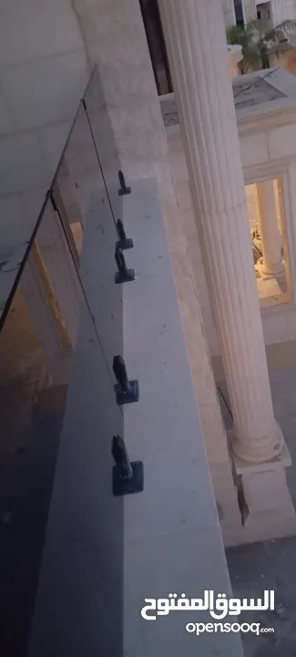 زجاج وألمنيوم