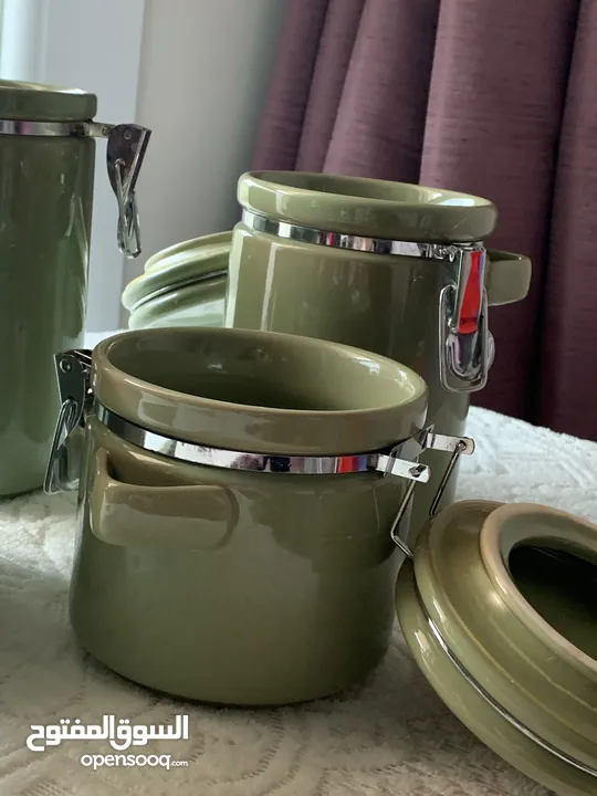 4pcs ceramic canister set with wooden spoons - طقم علب سيراميك متكون من 4 قطع مع ملاعق خشبية
