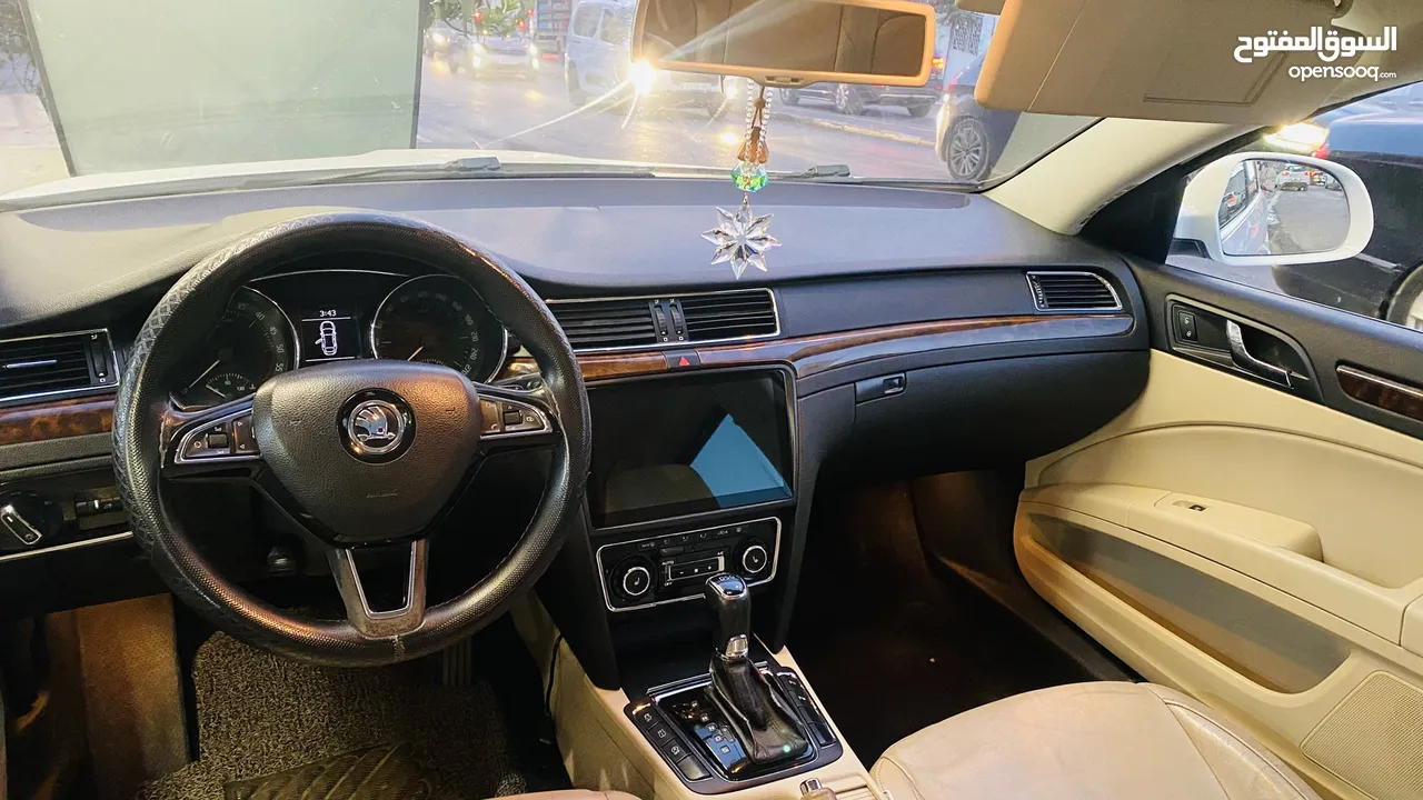 سكودا سوبيرب ديزل 2014 فل اضافات مع فتحه دهان الشركة موجوده في الخليل للبيع أو البدل