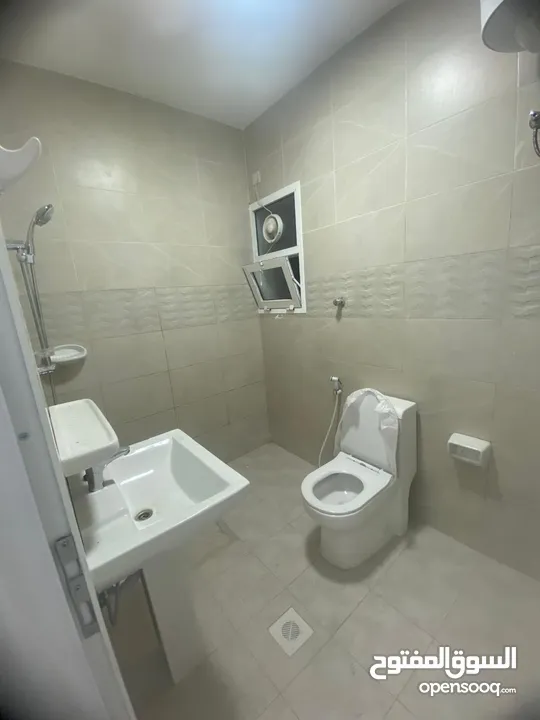 غرفة وحمام بالخوض للايجار قريب السوقRoom and bathroom in Al Khoud for rent near the market