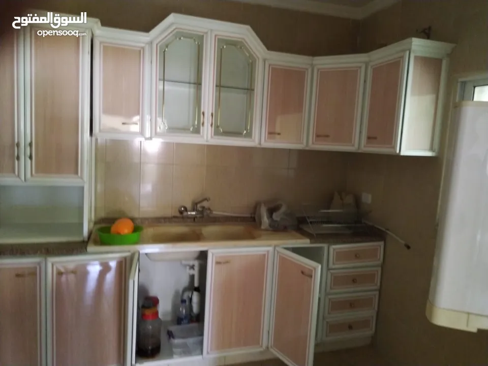 نشتري نشتري نشتري جميع انواع الشبابيك المنيوم والبواب الخشب والحديد والمطابخ والكرميد والسكراب واطقم