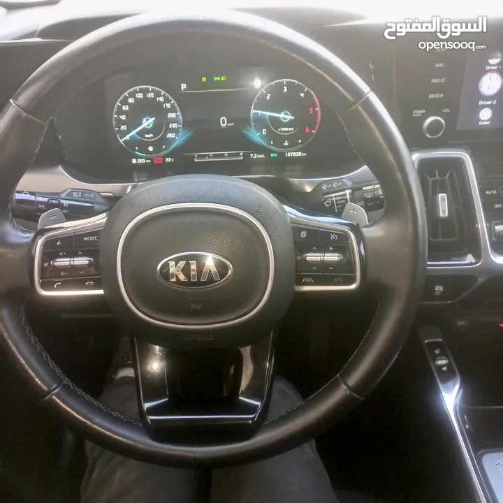 كيا سورنتو بسعر حرق حرق وكاش فل مسكر مع فتحه سقف بانوراما