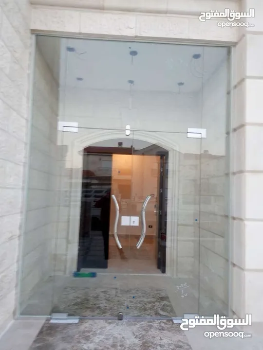 اعمال زجاج وسكريت