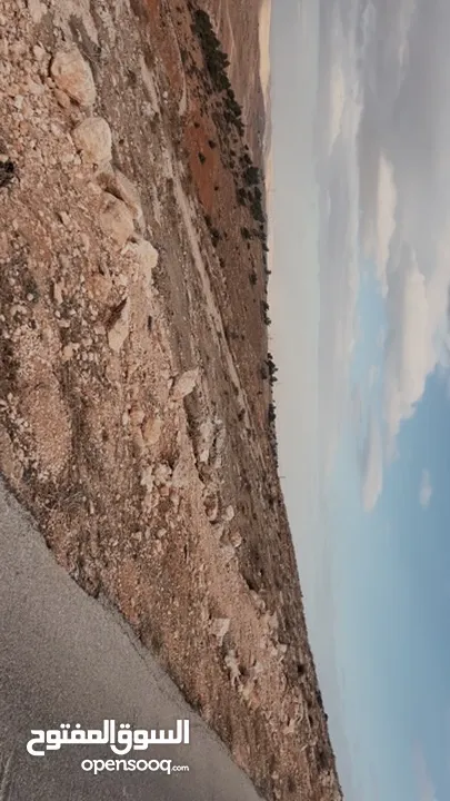 بسم الله الرحمن الرحيم ارض للبيع مساحه 600م2 في رجم شوف بالقرب منّ شفابدران جميع الخدمات على شارعين