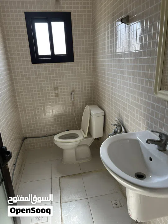 شقة غرفتين وحمامين شامل الكهرباء للاجار في الحجيات