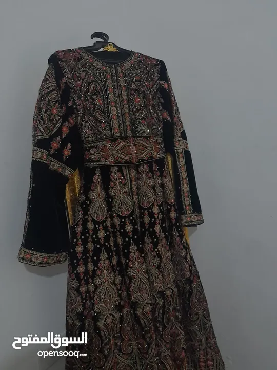 ثوب مخمل شك ستراس بحالة جديدة لبسه واحدة