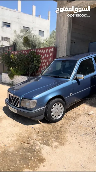 مرسيدس بطة E250 لون ازرق ماطور 20 صباب 2500 cc