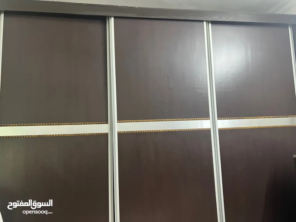 غرفة نوم بحالة جيدة جدا