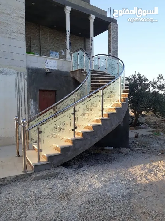 معرض رام الله للزجاج والسيكوريت و المرايا و الديكورات الداخليه  التزام جوده كفائه و اختصاص
