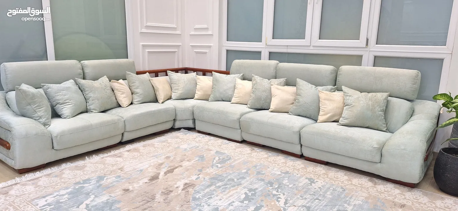 اثاث مجلس راقي جدا  مع السجاد furniture with carpet