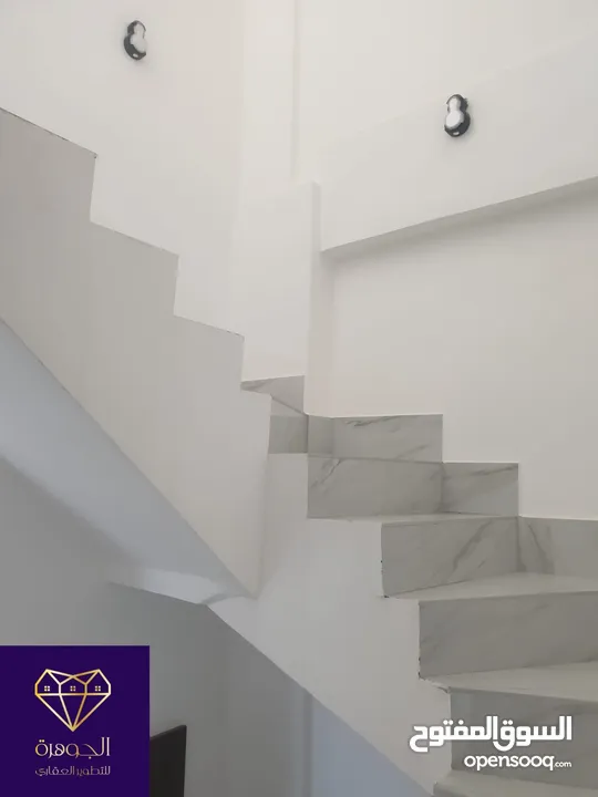 طابق اخير مع روف دوبلكس فاخر لم يسكن لقطه وبسعر مغري جداااا عرض خاص يا بلاش في أرقى واجمل مناطق خلدا